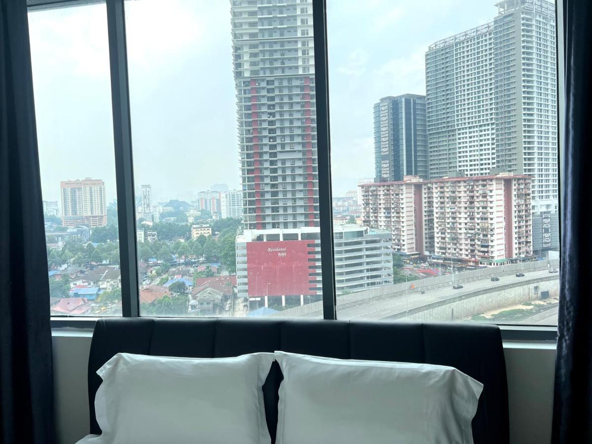 Summer Suites Klcc By Whollmark Kuala Lumpur Exterior photo