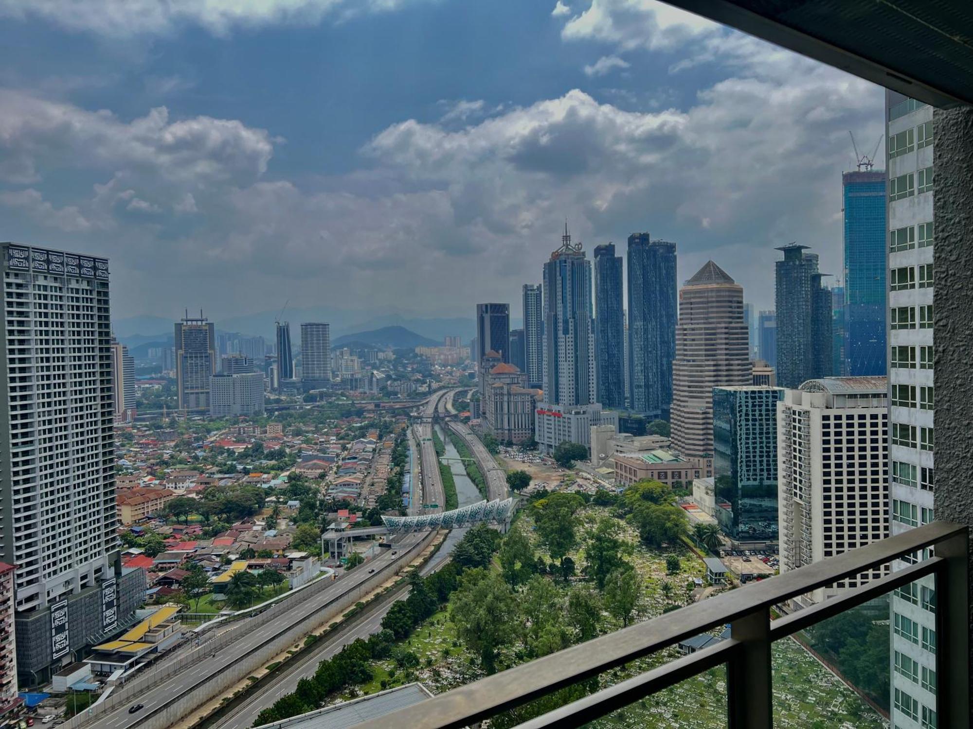Summer Suites Klcc By Whollmark Kuala Lumpur Exterior photo